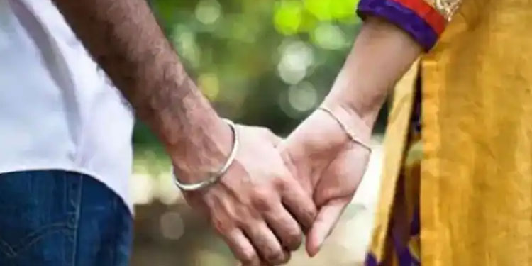 പ്രണയബന്ധത്തെ വീട്ടുകാര്‍ എതിര്‍ത്തു, ഒറ്റക്കയറില്‍ ജീവനൊടുക്കി കമിതാക്കള്‍