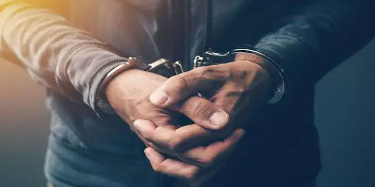 ജോലി ചെയ്തിരുന്ന ഹോട്ടലില്‍ നിന്ന് അതിഥിയുടെ വാച്ച് മോഷ്ടിച്ചു; പ്രവാസിക്ക് ജയിലും നാടുകടത്തലും ശിക്ഷ