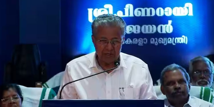 രാജ്യത്തെ സമ്പൂർണ ഭരണഘടനാ സാക്ഷരത നേടുന്ന ആദ്യ ജില്ലയായി കൊല്ലം; ഔദ്യോഗിക പ്രഖ്യാപനം നടത്തി മുഖ്യമന്ത്രി