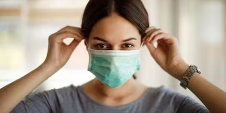 സംസ്ഥാനത്ത് വീണ്ടും മാസ്ക് നിർബന്ധം, സാമൂഹിക അകലം പാലിക്കണം; ഉത്തരവ് ഇറക്കി ആരോഗ്യ വകുപ്പ്