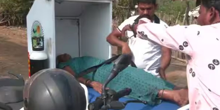 റോഡ് അടക്കമുള്ള സൌകര്യങ്ങളില്ല, മാവോയിസ്റ്റ് ഭീഷണിയുള്ള മേഖലയിലേക്ക് ബൈക്ക് ആംബുലന്‍‌സുമായി മഹാരാഷ്ട്ര