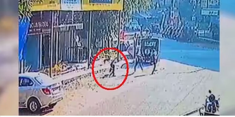കോഴിക്കോട് സ്കൂൾ വിദ്യാർഥികൾക്ക് നേരെ തെരുവുനായ ആക്രമണം; കുട്ടിക്ക് പരിക്ക്