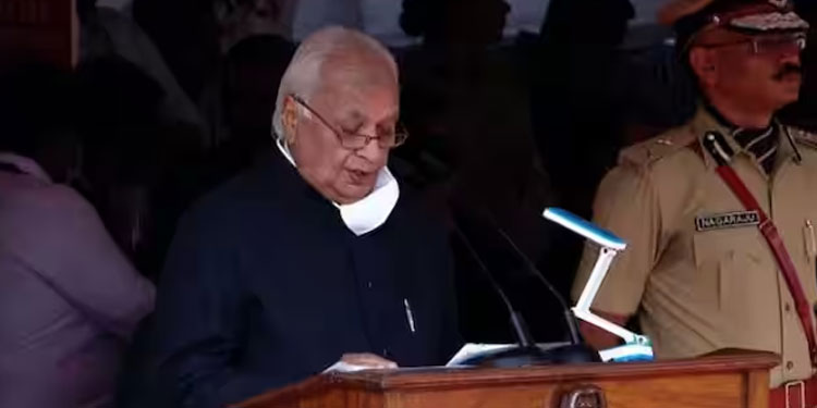 പിണറായി സ‍ർക്കാരിന് അഭിനന്ദനം, നവകേരളം, ലൈഫ് പദ്ധതികളെ പുകഴ്ത്തി ​ഗവർണർ; ആശംസ മലയാളത്തിൽ
