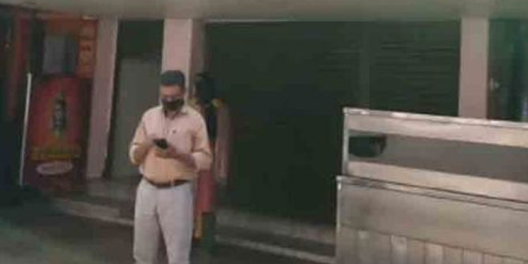 ഭക്ഷണത്തിൽ തേരട്ട; ദോശമാവ് അഴുക്കുപുരണ്ട പാത്രത്തിൽ: പറവൂരിൽ ഹോട്ടൽ അടപ്പിച്ചു