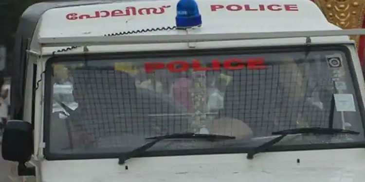 കുട്ടിക്കാലം മുതൽ സുഹൃത്തുക്കള്‍, പ്രണയം നിരസിച്ചതോടെ പക; വിദ്യാർത്ഥിനിയെ വെട്ടി വീഴ്ത്തി യുവാവ്