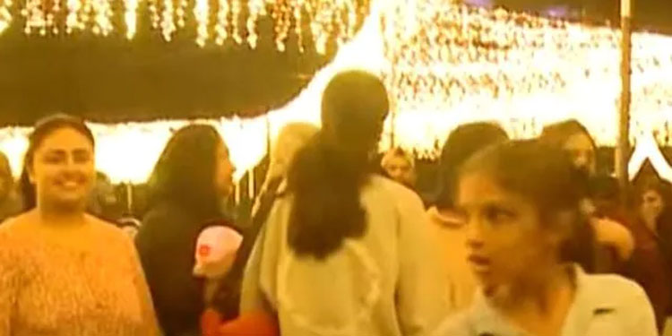 പുതുവർഷം പിറന്നു, 2022 ഇനി ഓർമ; നാടും നഗരവും ആഘോഷത്തിൽ