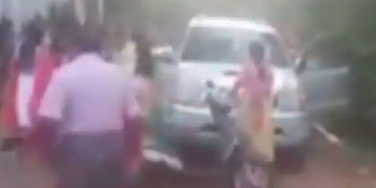 തൃശ്ശൂരിൽ ധ്യാനകേന്ദ്രത്തിന് മുന്നിൽ കൂട്ടത്തല്ല്, സംഘർഷം വിശ്വാസികളും സഭ ബന്ധം ഉപേക്ഷിച്ചവരും തമ്മിൽ