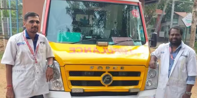 ആശുപത്രിയിലേക്ക് മാറ്റാൻ ശ്രമിക്കവേ യുവതി കനിവ് 108 ആംബുലൻസിൽ കുഞ്ഞിന് ജന്മം നൽകി