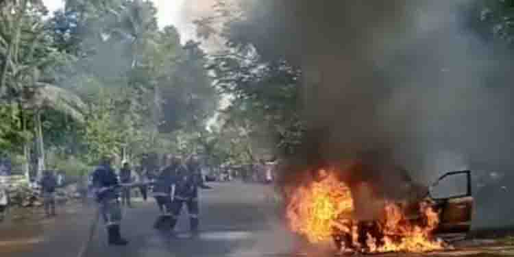 എറണാകുളത്ത് ഓടിക്കൊണ്ടിരുന്ന കാര്‍ കത്തി നശിച്ചു: ഡ്രൈവര്‍ അത്ഭുതകമായി രക്ഷപ്പെട്ടു