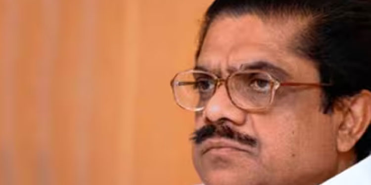 കോൺഗ്രസ് അംഗങ്ങൾ മദ്യപിക്കാൻ പാടില്ലെന്ന ഉപാധി ഒഴിവാക്കിയതിനെതിരെ സുധീരൻ, ഖർഗെയ്ക്ക് കത്തയച്ചു