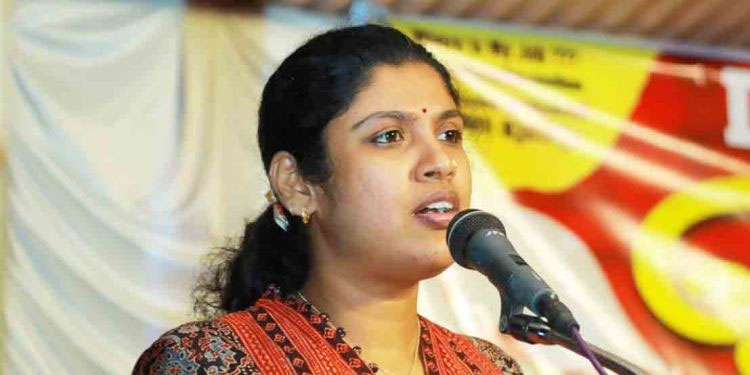 റിസോര്‍ട്ടില്‍ താമസിച്ചത് അമ്മയ്ക്കുവേണ്ടി; വിമര്‍ശിക്കുന്നവര്‍ അവസ്ഥ മനസിലാക്കണം: ചിന്ത