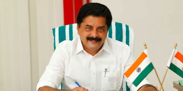 ഒരു കുടുംബത്തിന് 100 ലീറ്റര്‍ അല്ല, ഒരാള്‍ക്ക് 100 ലീറ്റര്‍: വിശദീകരിച്ച് റോഷി അഗസ്റ്റിന്‍