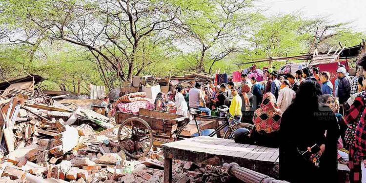 ഡല്‍ഹിയില്‍ പൊളിക്കല്‍: പ്രതിഷേധം വ്യാപകം, സ്ത്രീകളടക്കം അറസ്റ്റില്‍