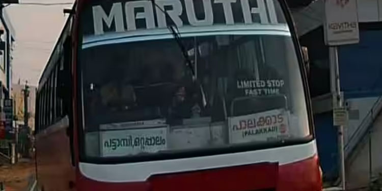 അപകടകരമാം വിധം ഡ്രൈവിംഗ്, ബസ് ഡ്രൈവറുടെ ലൈസൻസ് സസ്പെന്റ് ചെയ്തു