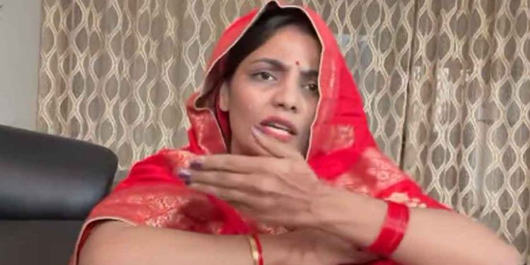 യോഗി സർക്കാരിനെ വിമർശിച്ച് പാട്ട്: നേഹ റാത്തോഡിന് പൊലീസ് നോട്ടിസ്