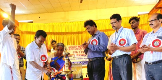 തീർത്തു മാതൃക; തീർന്നു വിവേചനം, ആർട്‌സ് ഫെസ്‌റ്റ്‌ ഉദ്ഘാടനംചെയ്‌ത്‌ തൊഴിലാളികൾ