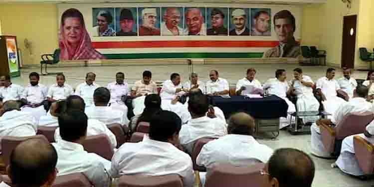 ഗ്രൂപ്പ് തര്‍ക്കത്തില്‍ അമര്‍ന്ന് കെപിസിസി പുനഃസംഘടന, ഡിസിസി ഭാരവാഹി പട്ടികയും നൽകിയില്ല