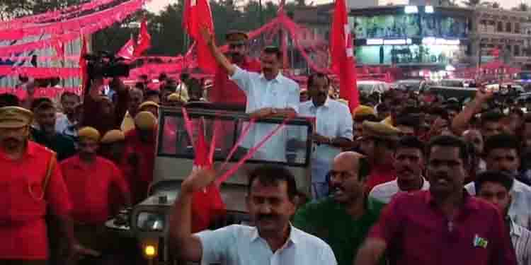 ‘എംവി ഗോവിന്ദന്റെ ജാഥയിൽ പങ്കെടുക്കണം, ഇല്ലെങ്കിൽ പണി പോകും’: തൊഴിലുറപ്പ് തൊഴിലാളികൾക്ക് ഭീഷണി