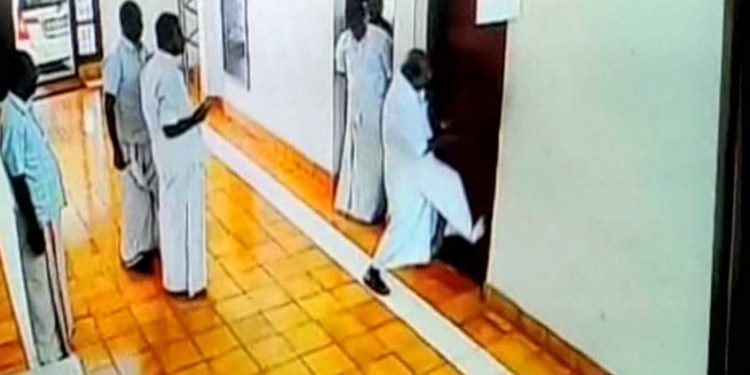 വാതിൽ ചവിട്ടിത്തുറക്കാൻ ശ്രമിച്ചു: ബാബു ജോർജിനെ സസ്പെൻഡ് ചെയ്ത് കെപിസിസി
