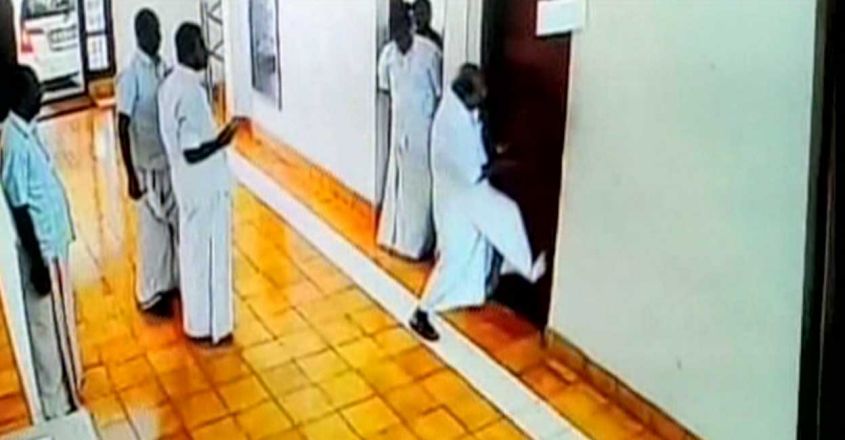 വാതിൽ ചവിട്ടിത്തുറക്കാൻ ശ്രമിച്ചു: ബാബു ജോർജിനെ സസ്പെൻഡ് ചെയ്ത് കെപിസിസി