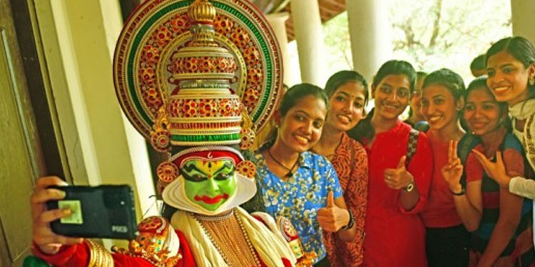 കിരീടത്തിലേക്ക്‌ ഒരുപകൽ ദൂരം; സെന്റ്‌ തെരേസാസ്‌ മുന്നിൽ