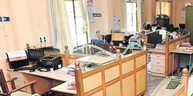 ജീവനക്കാരുടെ കൂട്ട അവധി: കലക്ടർ ചെവ്വാഴ്ച റിപ്പോർട്ട് നൽകും