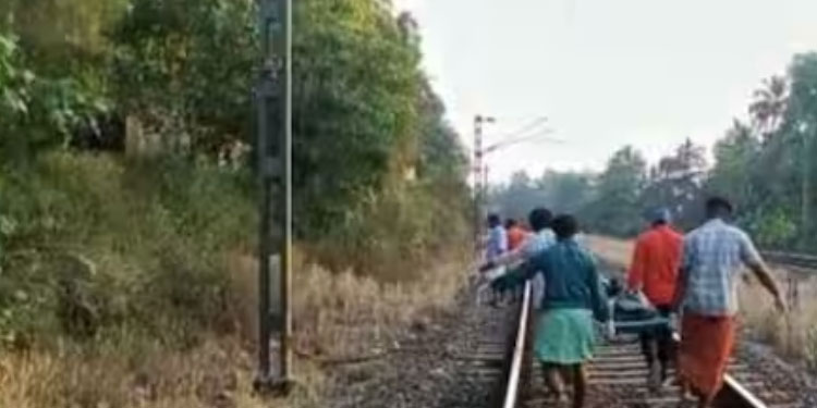 പരവൂരിൽ ഒരുവയസുകാരനായ കുഞ്ഞിനൊപ്പം അമ്മ ട്രെയിനിന് മുന്നിൽ ചാടി മരിച്ചു