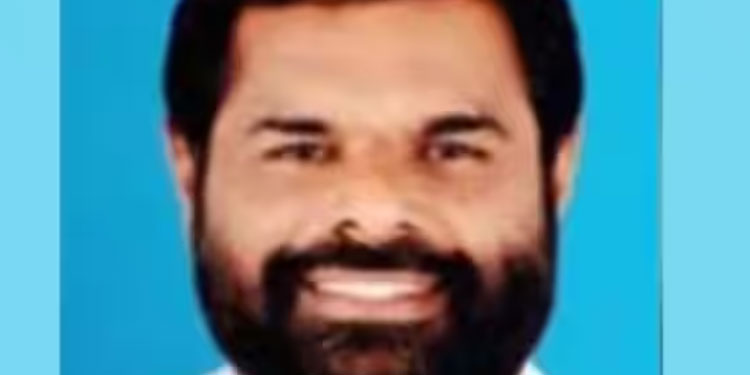 വനിത നേതാവിന് അശ്ലീല സന്ദേശം, സിപിഎം പാക്കം ലോക്കല്‍ സെക്രട്ടറി രാഘവന്‍ വെളുത്തോളിയെ പുറത്താക്കി