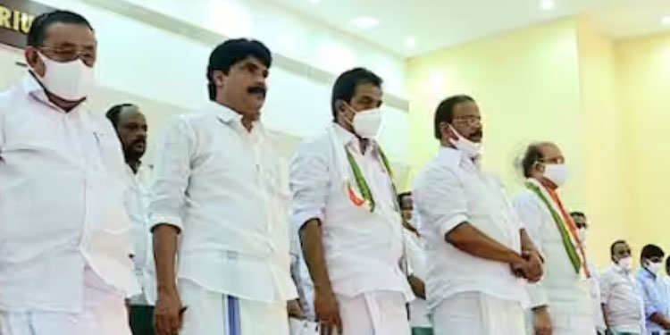 ജംബോ കമ്മറ്റികളെ ഒഴിവാക്കാനാകാതെ തലവേദന, ഡിസിസി പുന:സംഘടന നീളുന്നു