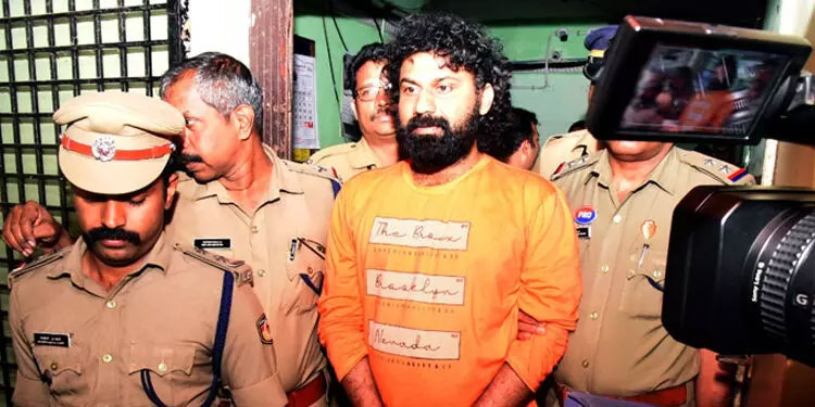 ജാമ്യാപേക്ഷകൾ കോടതി തള്ളി; പ്രവീൺ റാണ ക്രൈംബ്രാഞ്ച് കസ്റ്റഡിയിൽ
