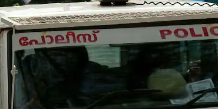 പൊലീസില് കൂടുതല് പിരിച്ചുവിടല്: നടപടി ഇന്സ്പെക്ടര്ക്കും 3 എസ്ഐമാര്ക്കുമെതിരെ