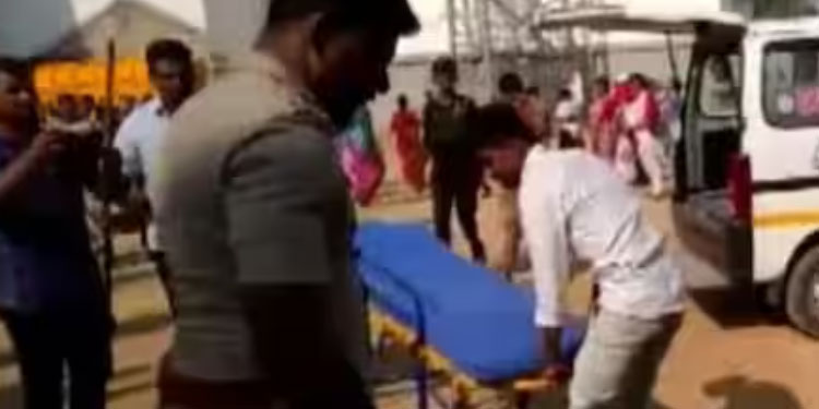 സൗജന്യ സാരി, മുണ്ട് വിതരണം; തിരക്കിൽപ്പെട്ട് നാല് സ്ത്രീകൾക്ക് ദാരുണാന്ത്യം, 11 പേർക്ക് പരിക്ക്