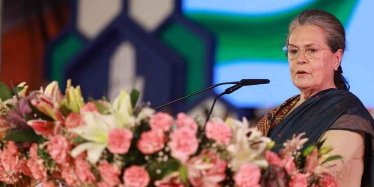 ‘സോണിയ ഗാന്ധി രാഷ്ട്രീയത്തിൽനിന്നു വിരമിക്കില്ല; മാർഗദർശിയാകും’; പുഞ്ചിരിതൂകി സോണിയ
