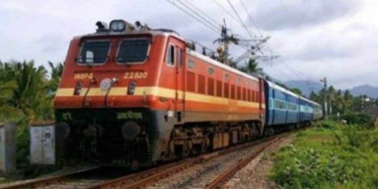 ട്രെയിൻ സർവീസ്‌ ഒരു മാസത്തേക്ക്‌ കൂടി നീട്ടി