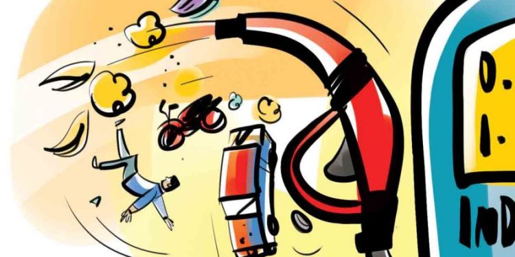പെട്രോള്‍ അടിസ്ഥാന വില വെറും 57, ഡീസല്‍ 58; സര്‍വനികുതിക്കും പുറമേ ഇനി 2 രൂപ കൂടി