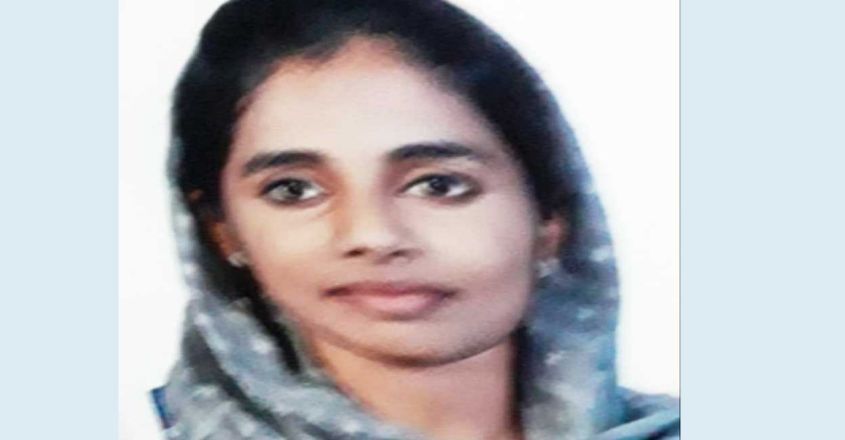 കോഴിക്കോട് മോഡേൺ ബസാറിൽ സ്വകാര്യ ബസ് സ്കൂട്ടറിലിടിച്ച് അപകടം; വിദ്യാർഥിനി മരിച്ചു