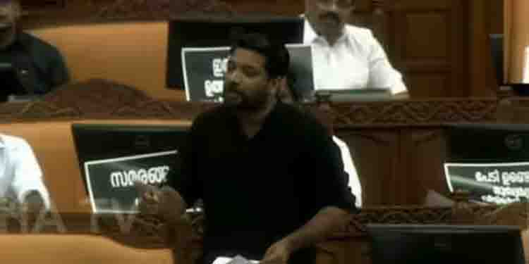 ‘താടിയും ഹിന്ദിയുമില്ലെന്ന് മാത്രം, ബാക്കിയെല്ലാം ഒരുപോലെ’; പിണറായി സർക്കാർ മോദിയുടെ മലയാളം പരിഭാഷയെന്ന് ഷാഫി