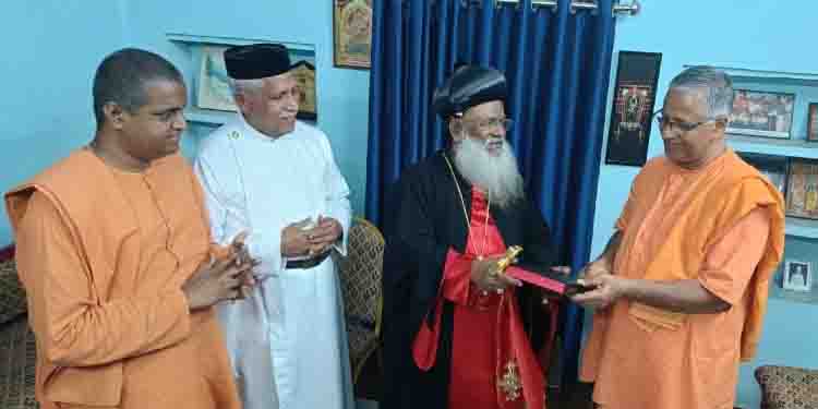 മത സൗഹാര്‍ദ സന്ദേശവുമായി മാത്യൂസ് ത്രിതീയൻ കാതോലിക്കാബാവ; ശ്രീരാമ കൃഷ്ണാശ്രമത്തിലെത്തി