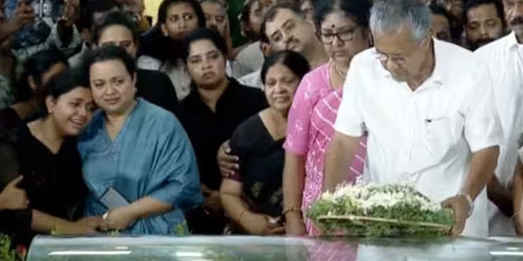 ഇരിങ്ങാലക്കുടയിലെത്തി ഇന്നസെന്‍റിന് അന്ത്യാഞ്ജലി അര്‍പ്പിച്ച് മുഖ്യമന്ത്രി പിണറായി