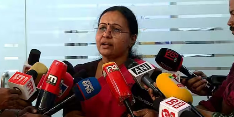 ബ്രഹ്മപുരത്ത് ചികിത്സ തേടിയത് 899 പേർ; ചൊവ്വാഴ്ച മുതൽ ആരോഗ്യ സർവെ, മാസ്ക് ധരിക്കണമെന്ന് നിർദ്ദേശം