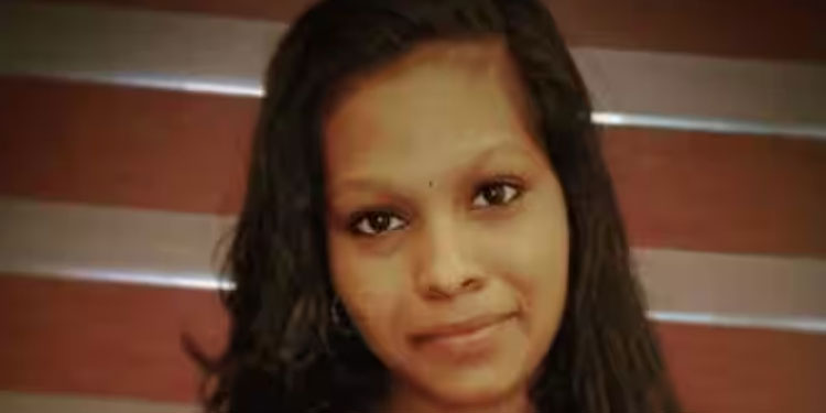 താമരശ്ശേരി ചുരത്തിൽ ഇരുചകത്രവാഹനം നിയന്ത്രണം വിട്ട് മറിഞ്ഞു, യുവതി മരിച്ചു; സുഹൃത്ത് ആശുപത്രിയിൽ