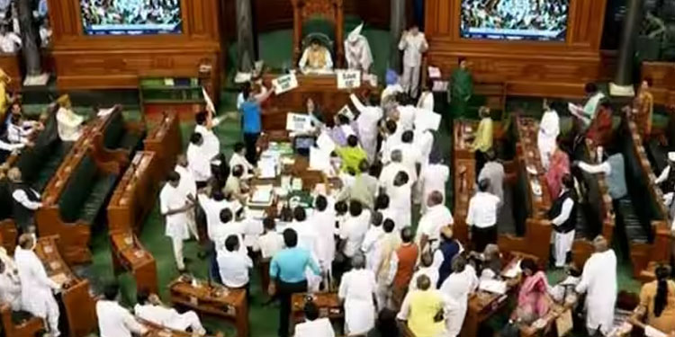 ലോക്സഭയിൽ വീണ്ടും ബഹളം, അദാനി വിവാദത്തിൽ ജെപിസി അന്വേഷണം ആവശ്യപ്പെട്ട് പ്രതിപക്ഷം നടുത്തളത്തിൽ