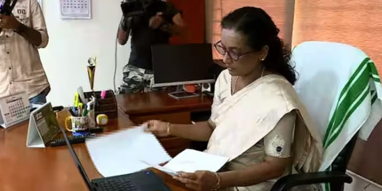 കെടിയു വിസി സിസ തോമസിന് ആശ്വാസം; കാരണം കാണിക്കല് നോട്ടീസില് സര്ക്കാരിന്റെ തുടര് നടപടിക്ക് വിലക്ക്
