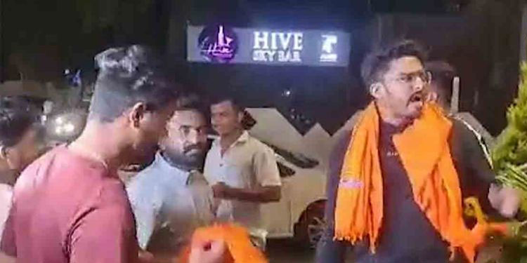 ‘ഇന്ത്യന്‍ സംസ്കാരത്തിന് എതിര്’: സ്ത്രീകളുടെ ഡിജെ പാര്‍ട്ടിയില്‍ ബജ്റംഗ് ദള്‍ ആക്രമണം