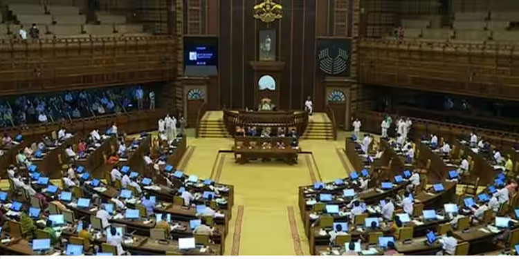 ‘പിണറായിക്ക് മോദിയുടെ അതേ മാനസികാവസ്ഥ’; നിയമസഭയില്‍ തുടക്കത്തിലെ പ്രതിഷേധമുയര്‍ത്തി പ്രതിപക്ഷം