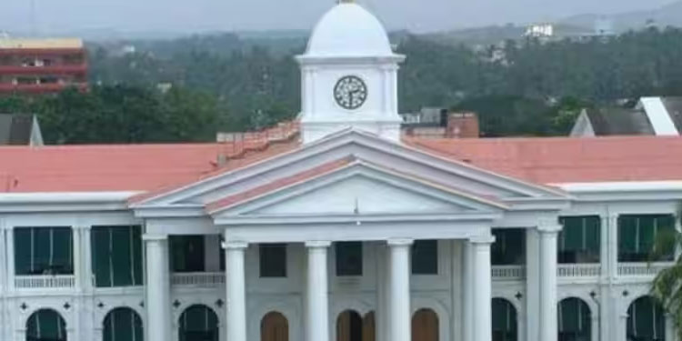 ‘പഞ്ച് ചെയ്ത് മുങ്ങുന്നു’; ഉഴപ്പുന്നവരെ പിടിക്കാൻ ഏപ്രിൽ മുതൽ സെക്രട്ടേറിയേറ്റിൽ ആക്സസ് കൺട്രോൾ സംവിധാനം