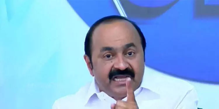ബ്രഹ്മപുരം തട്ടിപ്പില്‍ മുഖ്യമന്ത്രിയോട് ഏഴ് ചോദ്യങ്ങളുമായി പ്രതിപക്ഷം; മറുപടി പറഞ്ഞേ മതിയാകൂവെന്ന് വി.ഡി സതീശൻ