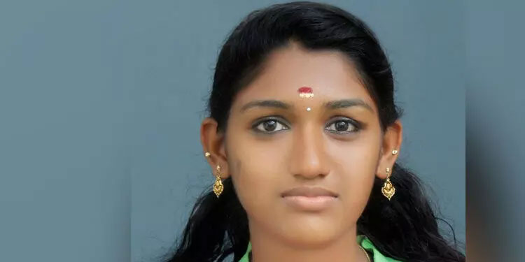 സൂര്യഗായത്രിയെ കൊലപ്പെടുത്താൻ കാരണം വിവാഹത്തിന് വിസമ്മതിച്ചതെന്ന് പ്രോസിക്യൂഷൻ; ആത്മരക്ഷാർഥം കത്തി പിടിച്ചുവാങ്ങി കുത്തിയെന്ന് പ്രതി