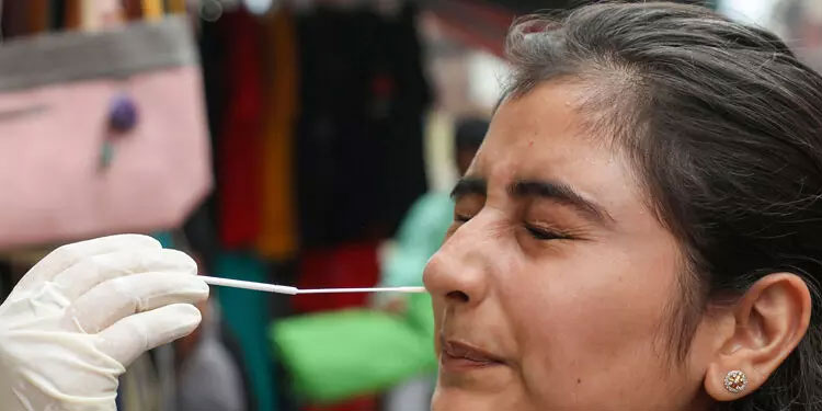 കോവിഡ്: ഏറ്റവും കൂടുതൽ പേർ ചികിത്സയിലുള്ളത് കേരളത്തിൽ; പ്രതിദിന കേസുകൾ 146 ദിവസത്തിനിടയിലെ ഉയർന്ന നിരക്കിൽ