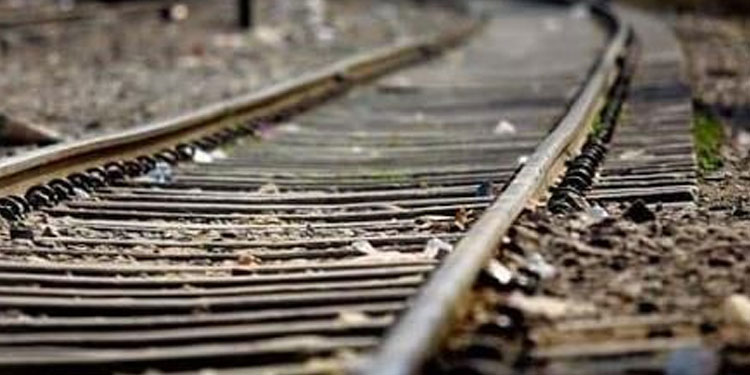 ശബരിപാതക്ക്​ പകുതി ചെലവ്​ വഹിക്കാമെന്ന്​ കേരളം; മുഖ്യമന്ത്രിയുടെ കത്ത് കെ.വി​ തോമസ് കൈമാറി